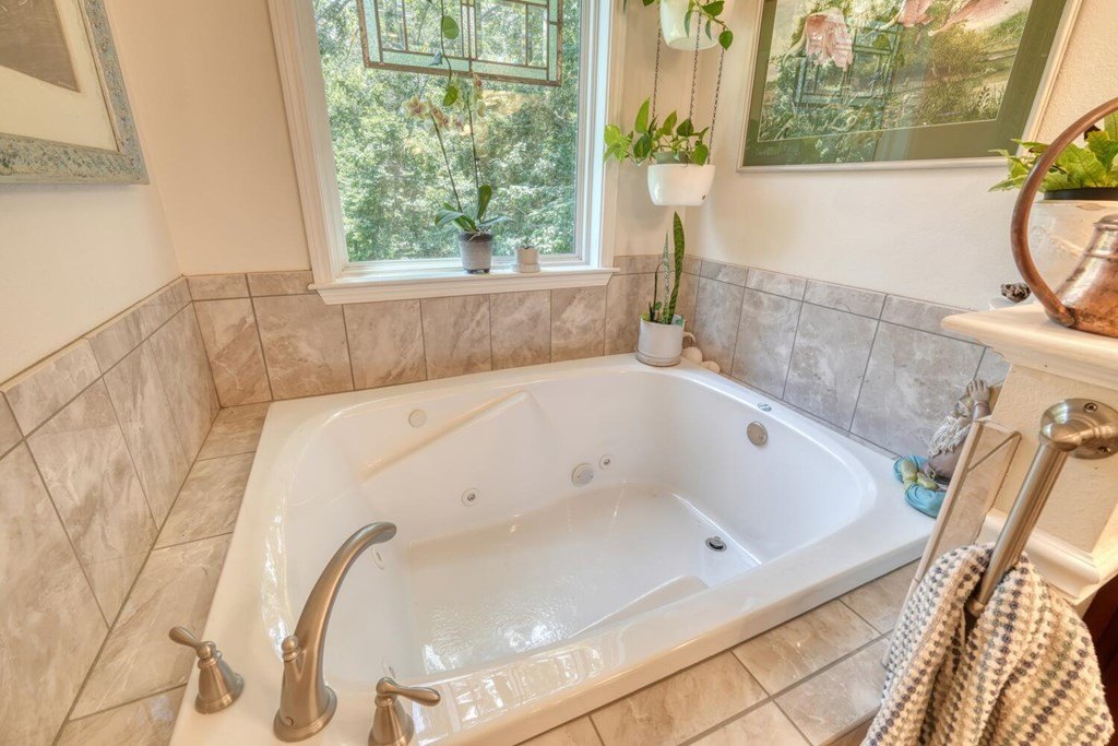 Blairsville, Georgia, 30512, United States, 4 Bedrooms Bedrooms, ,3 BathroomsBathrooms,Residential,For Sale,1983260