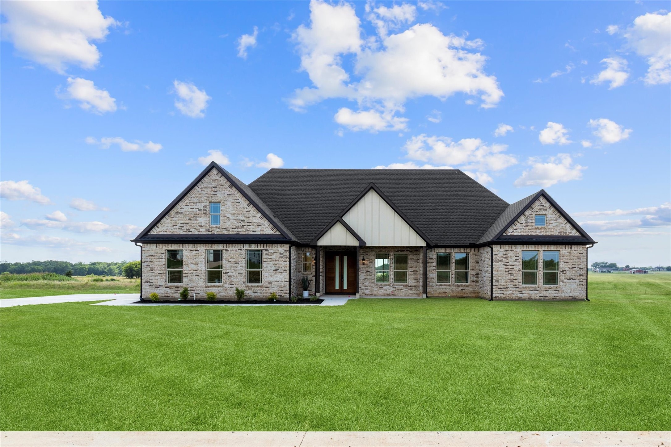 Whitesboro, Texas, 76273, United States, 4 Bedrooms Bedrooms, ,4 BathroomsBathrooms,Residential,For Sale,1848592