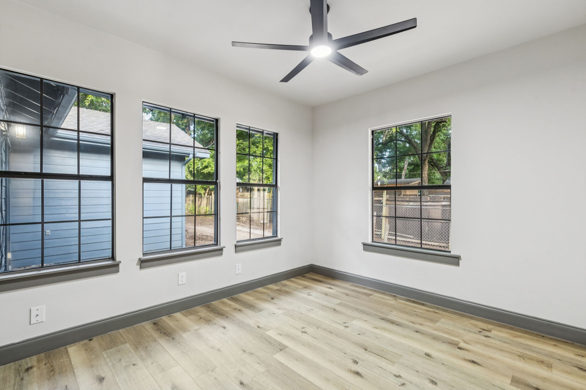 Dallas, Texas, 75208, United States, 3 Bedrooms Bedrooms, ,3 BathroomsBathrooms,Residential,For Sale,1926377