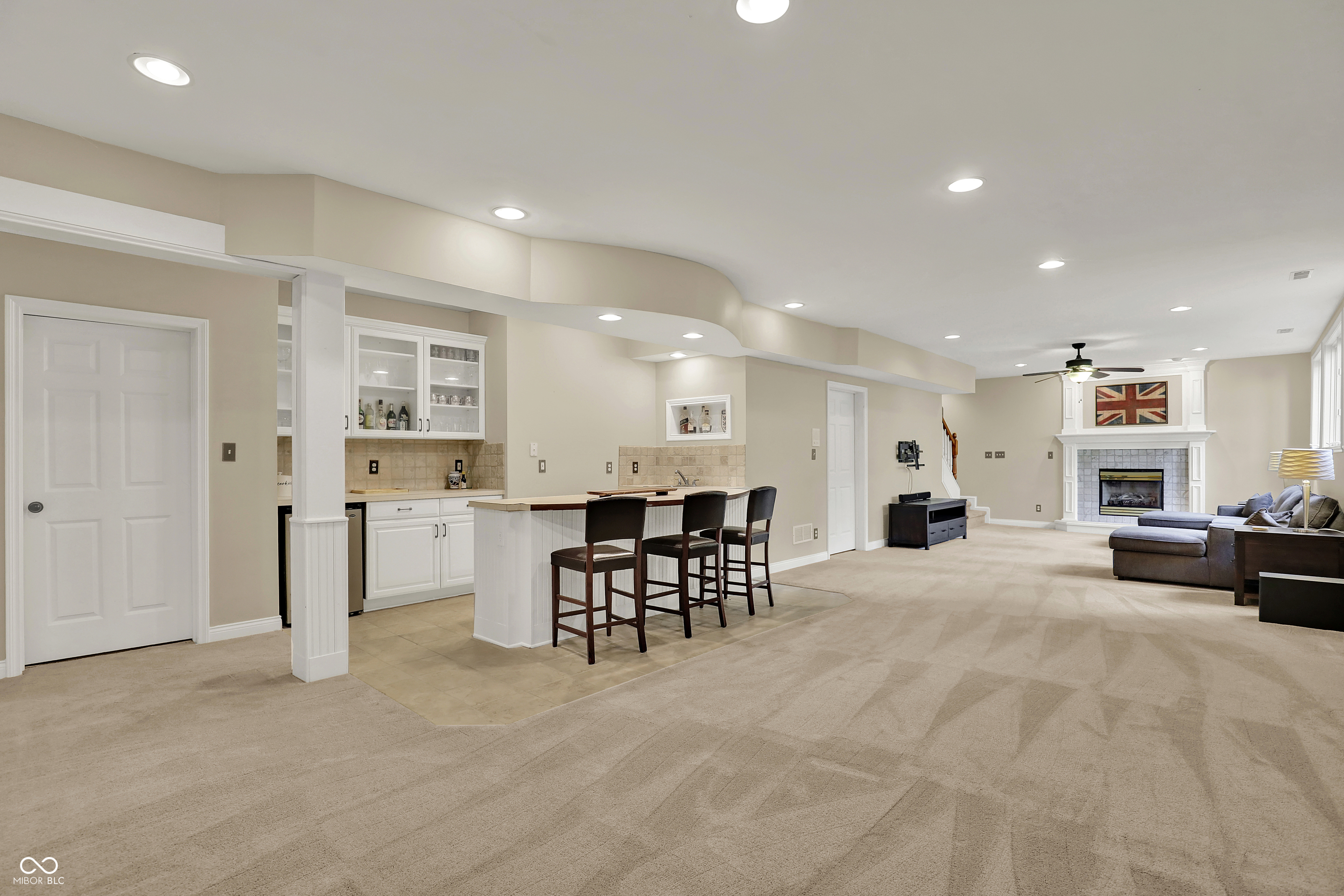 Zionsville, Indiana, 46077, United States, 5 Bedrooms Bedrooms, ,5 BathroomsBathrooms,Residential,For Sale,1978641