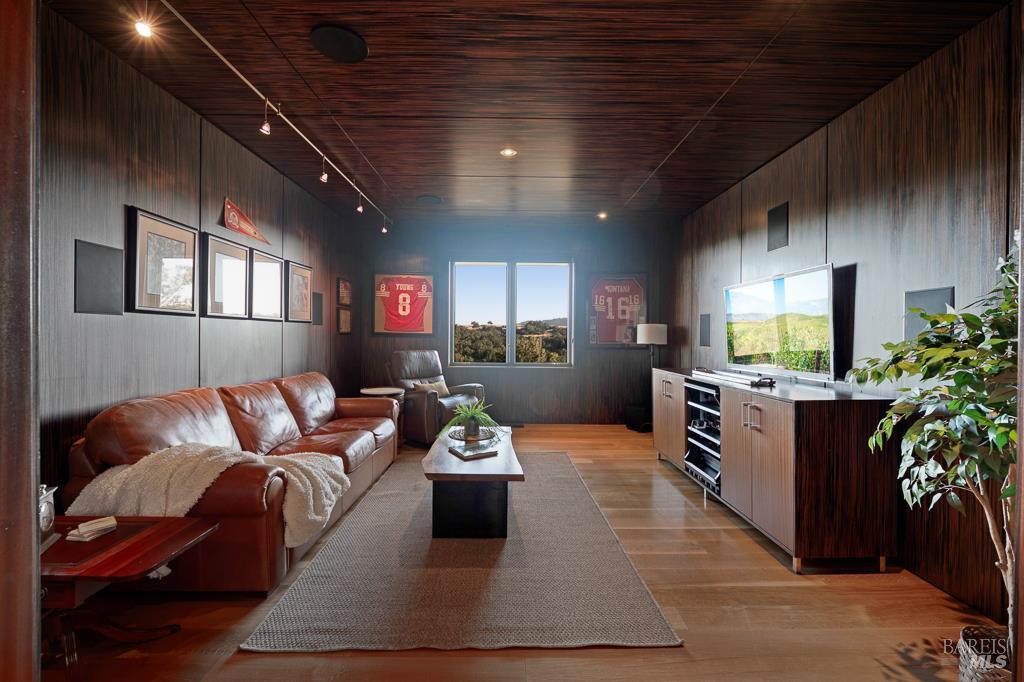 Healdsburg, California, 95448, United States, 3 Bedrooms Bedrooms, ,4 BathroomsBathrooms,Residential,For Sale,1866142