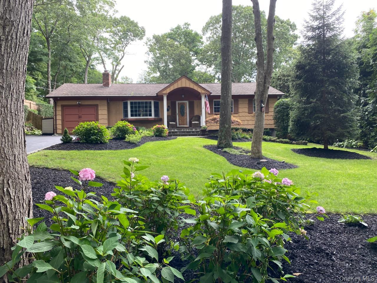 George Hill Rd, Mount Sinai, NY 11766
