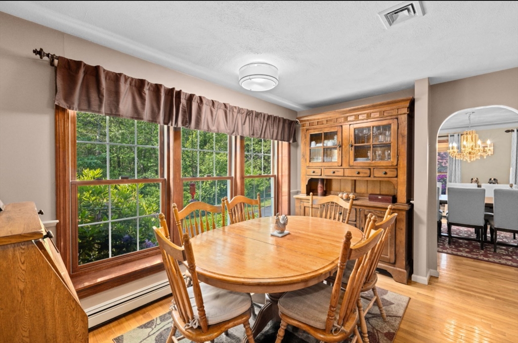 Braintree, Massachusetts, 02184, United States, 5 Bedrooms Bedrooms, ,4 BathroomsBathrooms,Residential,For Sale,1857635