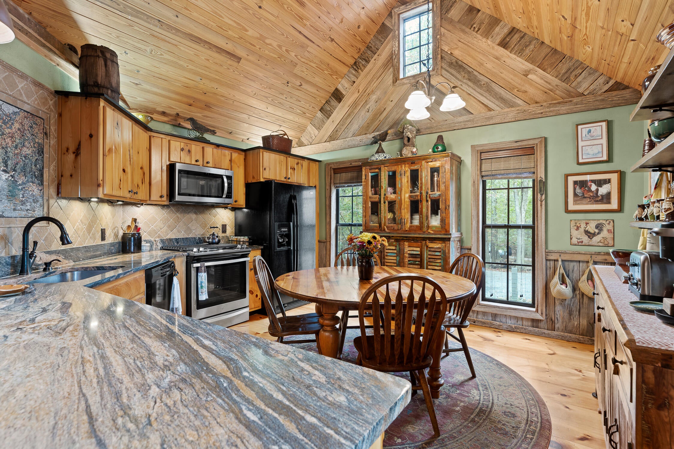 Mentone, Alabama, 35984, United States, 3 Bedrooms Bedrooms, ,2 BathroomsBathrooms,Residential,For Sale,1977298