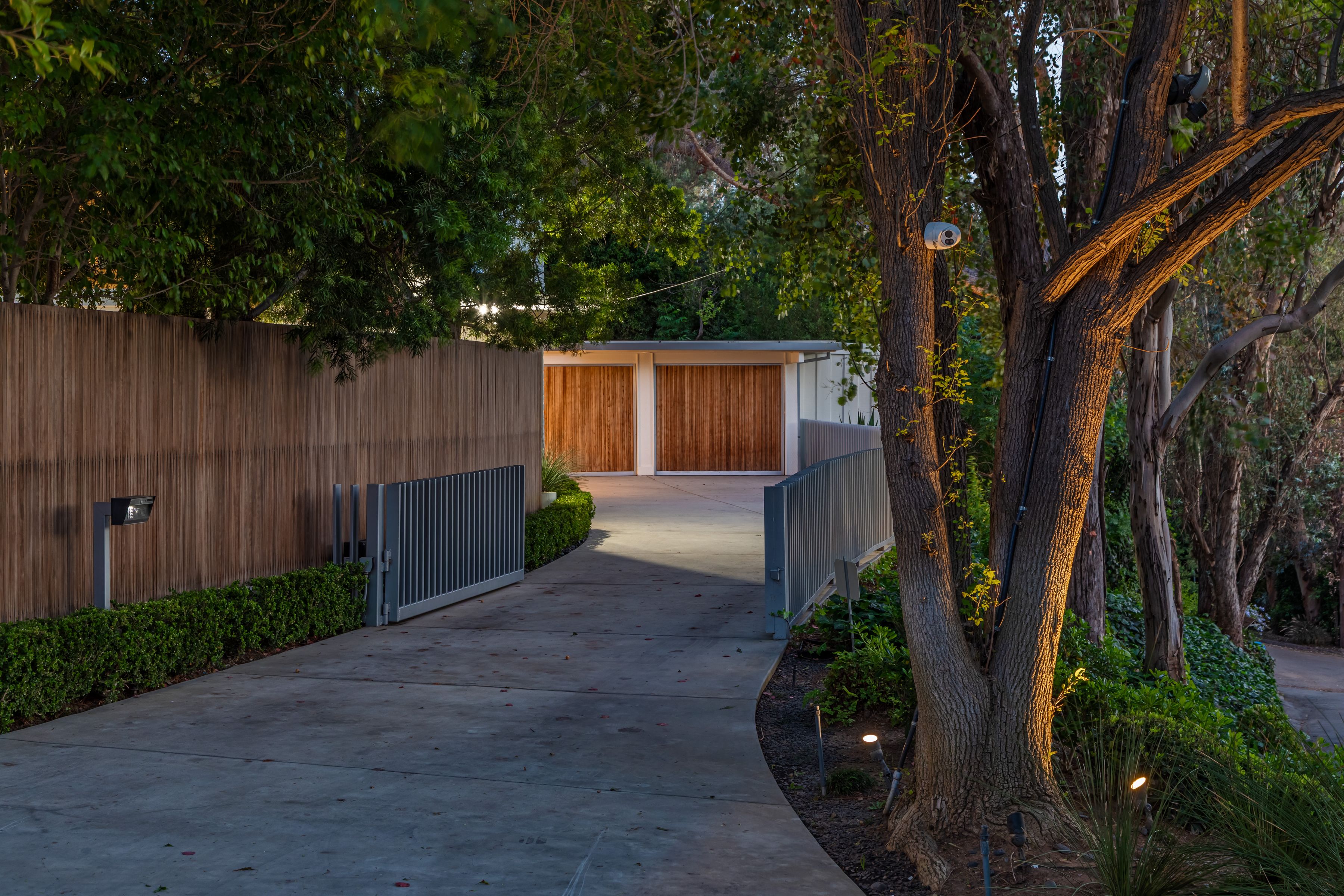  586 Lorna Lane - 物件實景