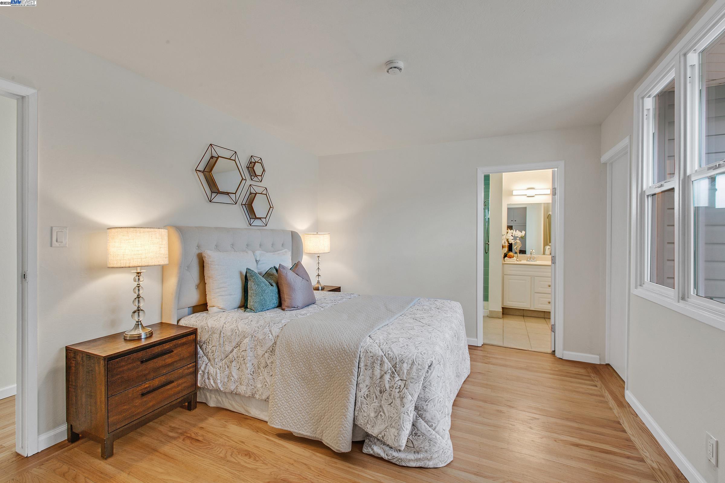 Hayward, California, 94544, United States, 6 Bedrooms Bedrooms, ,2 BathroomsBathrooms,Residential,For Sale,1868213