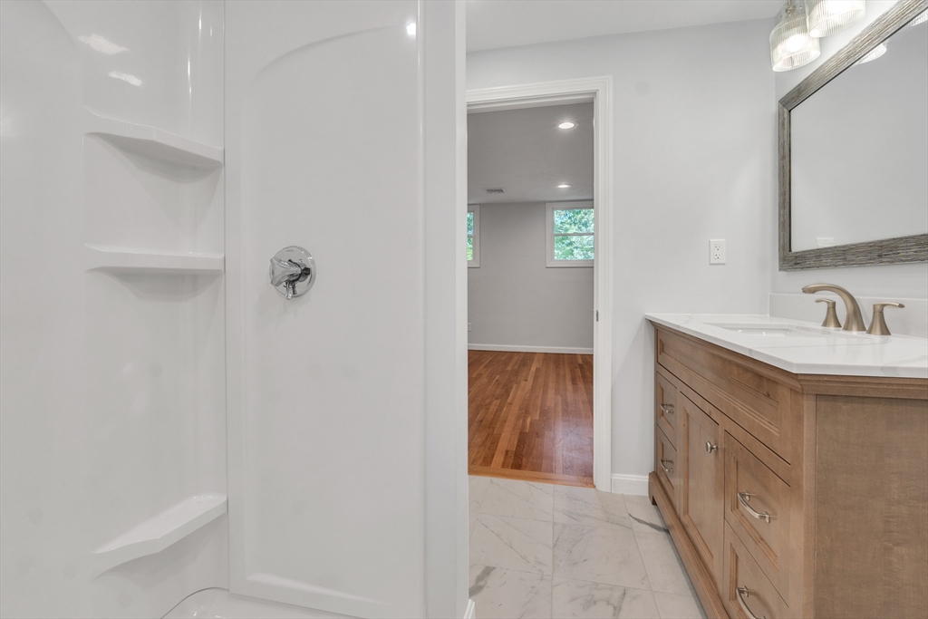 North Attleboro, Massachusetts, 02760, United States, 3 Bedrooms Bedrooms, ,Residential,For Sale,1872136