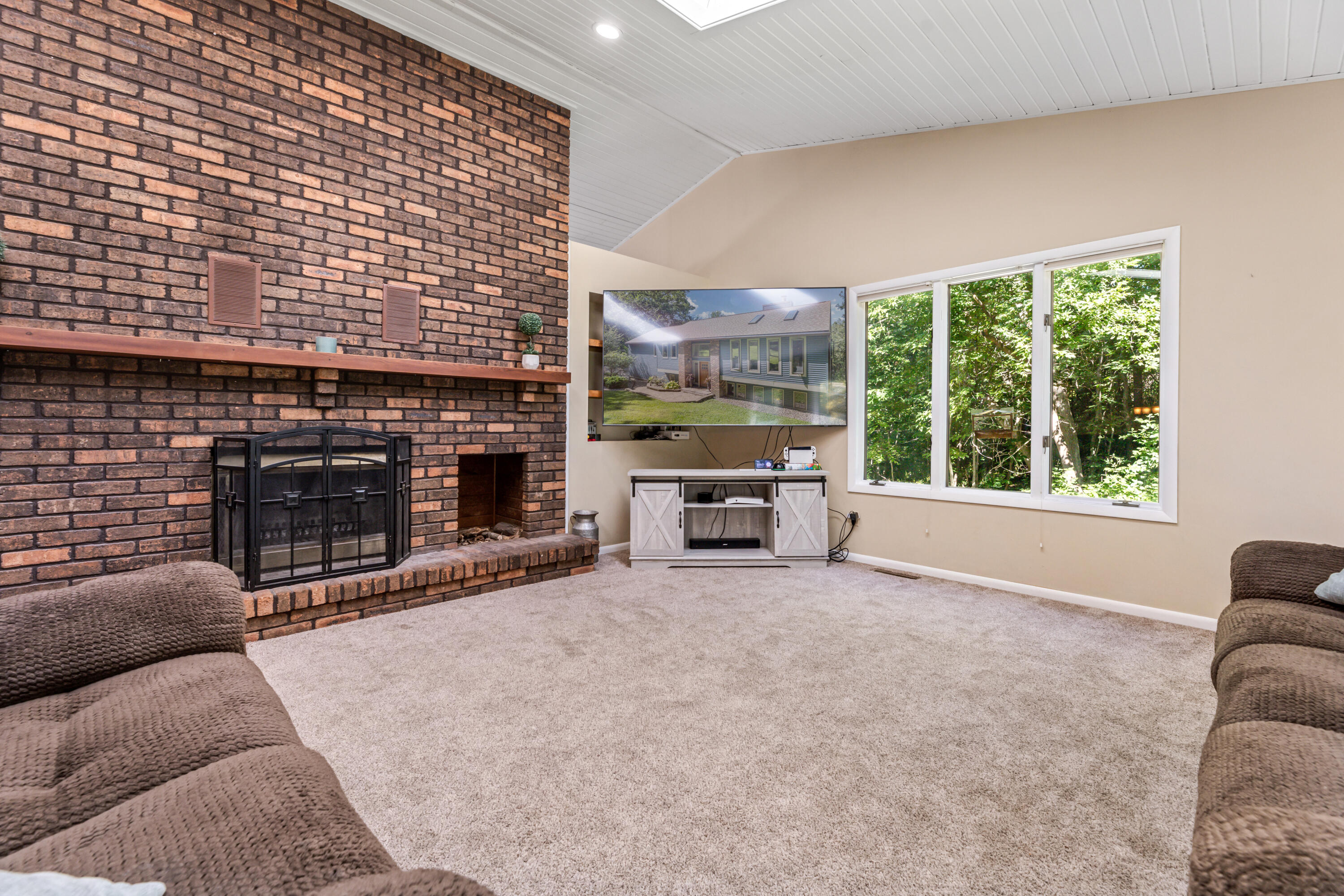 Shelby, Wisconsin, 54601, United States, 4 Bedrooms Bedrooms, ,3 BathroomsBathrooms,Residential,For Sale,1930949