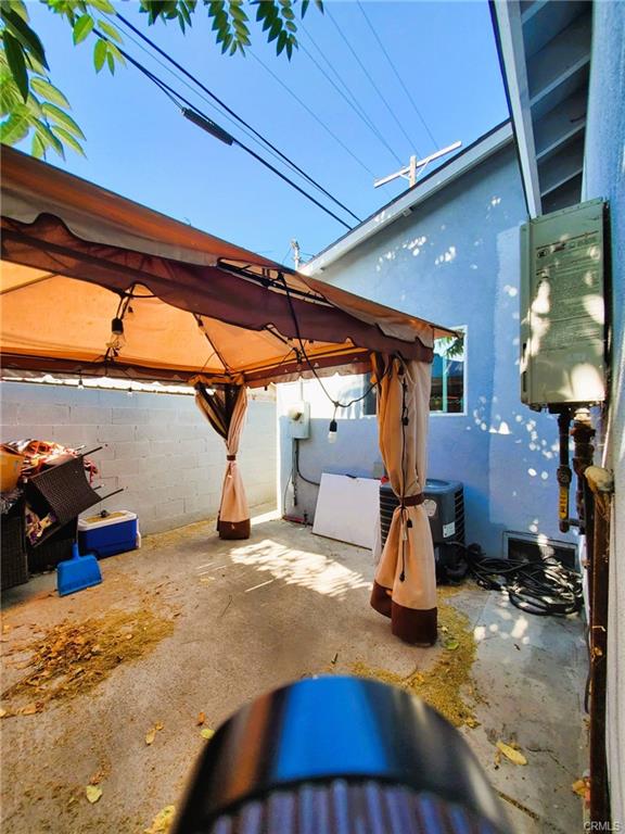 Los Angeles, California, 90037, United States, 4 Bedrooms Bedrooms, ,2 BathroomsBathrooms,Residential,For Sale,1990448