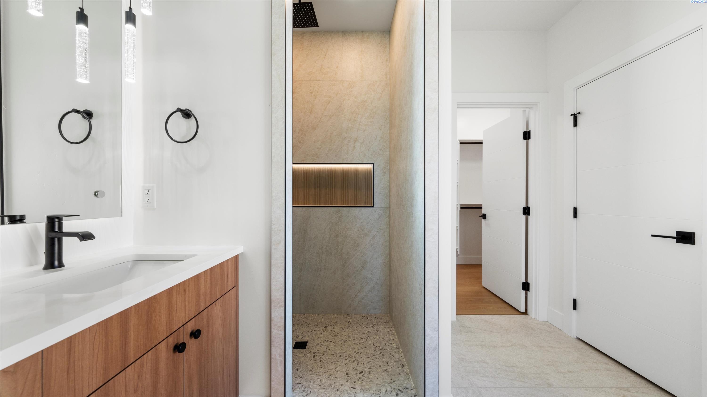 Richland, Washington, 99352, United States, 3 Bedrooms Bedrooms, ,2 BathroomsBathrooms,Residential,For Sale,2000656