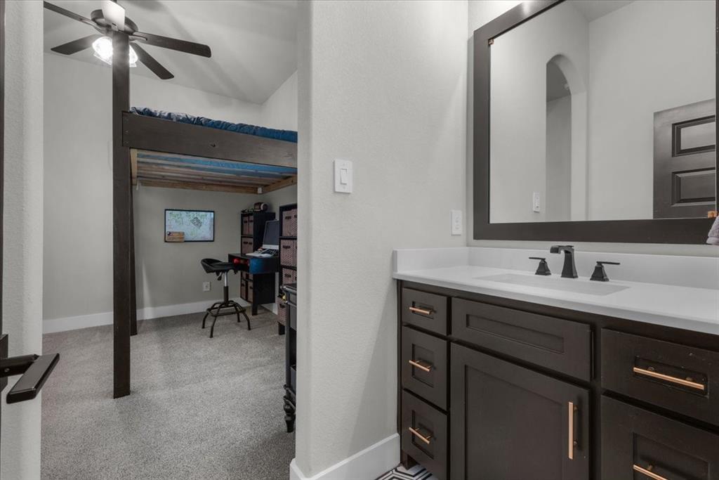 Weatherford, Texas, 76088, United States, 4 Bedrooms Bedrooms, ,4 BathroomsBathrooms,Residential,For Sale,1975341