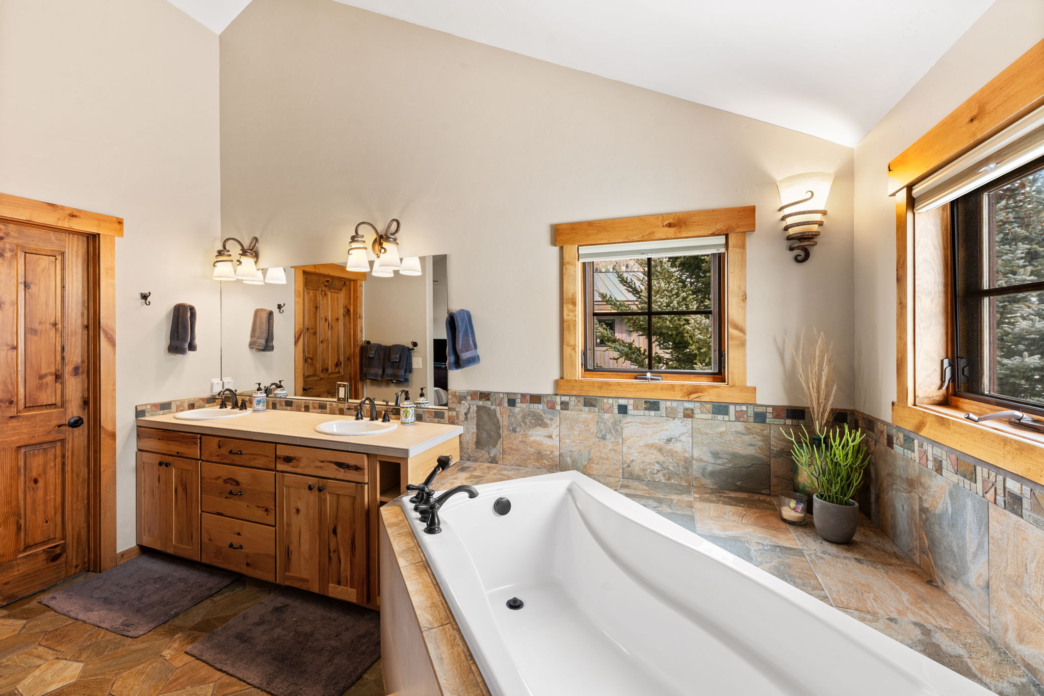  Combination Of Privacy, Views, Craftsmanship And Location - 物件實景