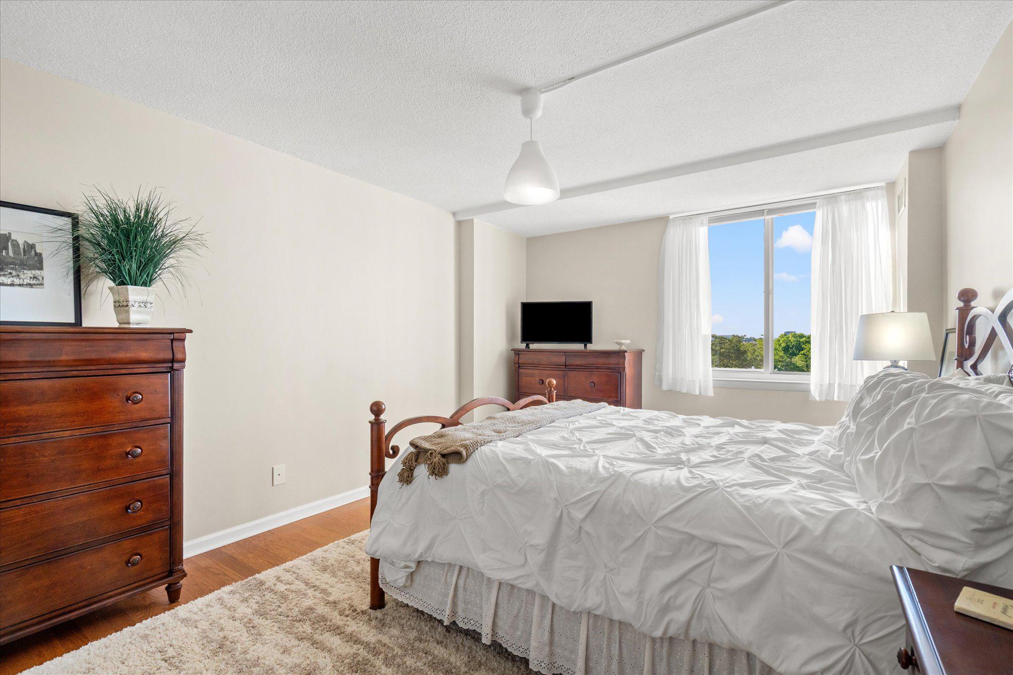  501 Slaters Lane, Alexandria, VA, 22314 - 物件實景