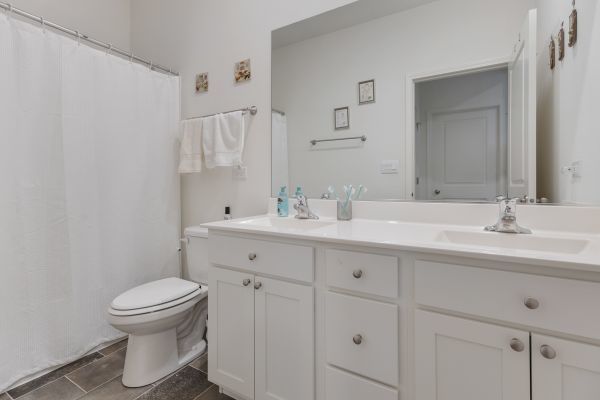 Huntley, Illinois, 60142, United States, 4 Bedrooms Bedrooms, ,2 BathroomsBathrooms,Residential,For Sale,1975565