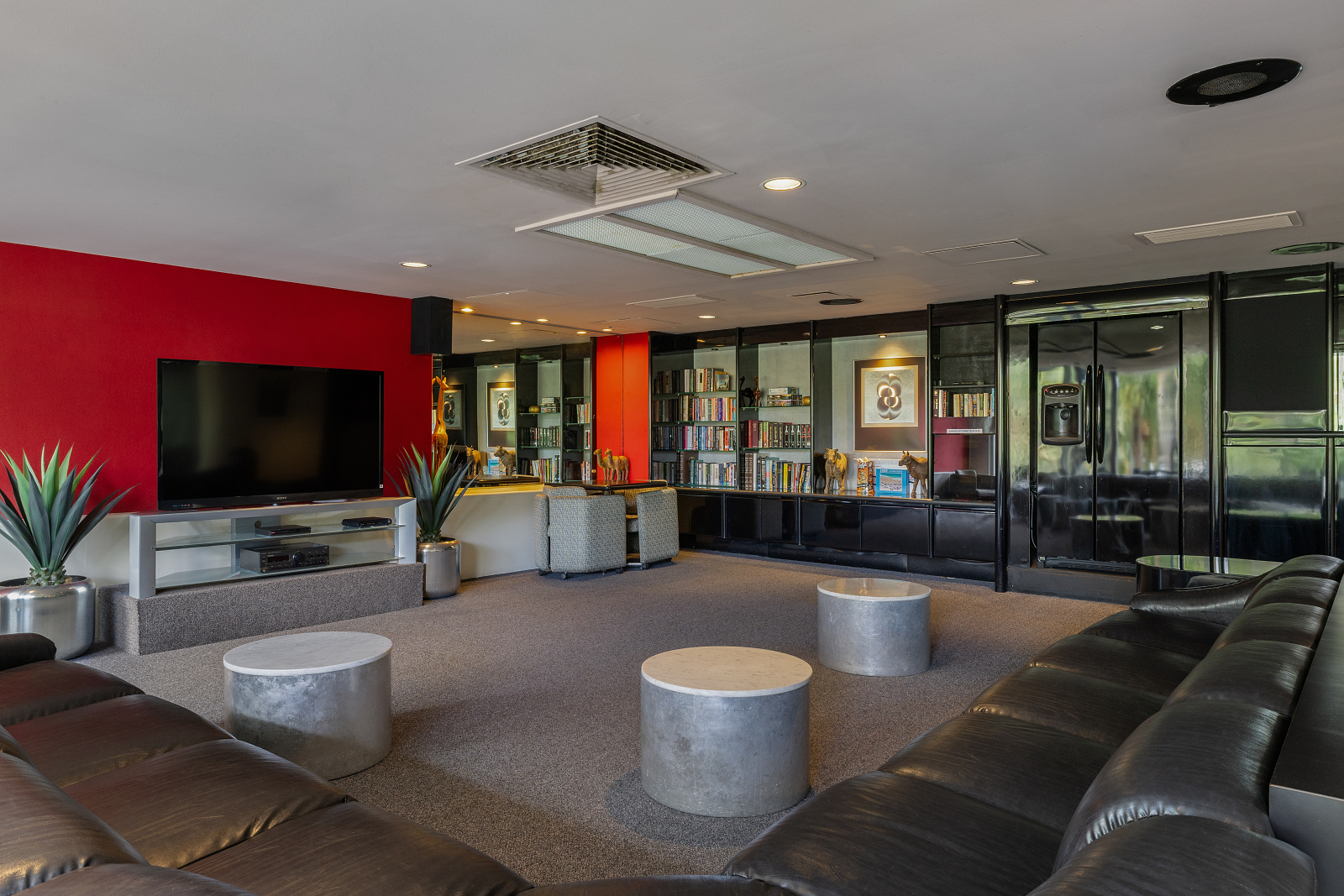 Honolulu, Hawaii, 96817, United States, 2 Bedrooms Bedrooms, ,2 BathroomsBathrooms,Residential,For Sale,1921275