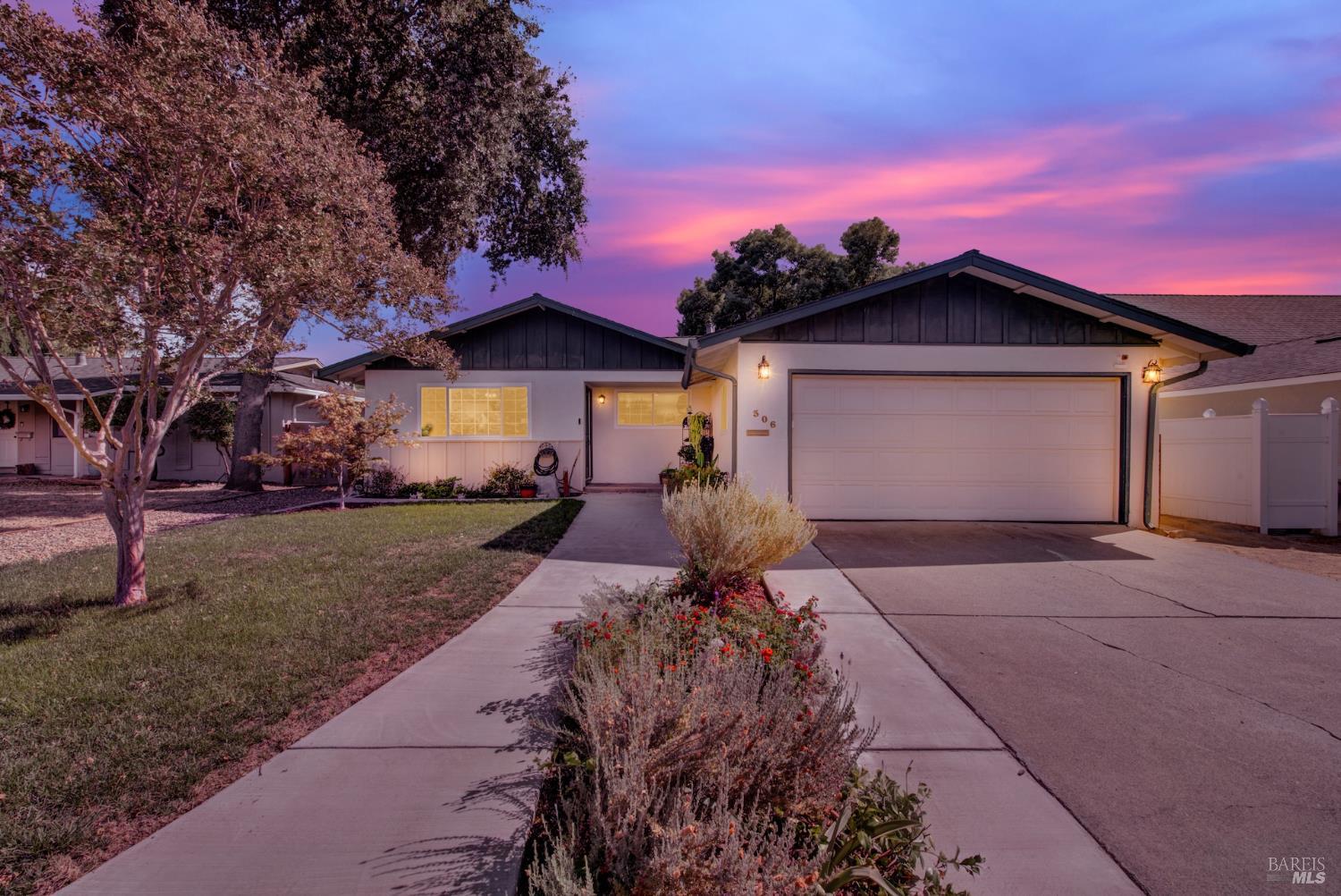 Vacaville, California, 95687, United States, 3 Bedrooms Bedrooms, ,2 BathroomsBathrooms,Residential,For Sale,1940371