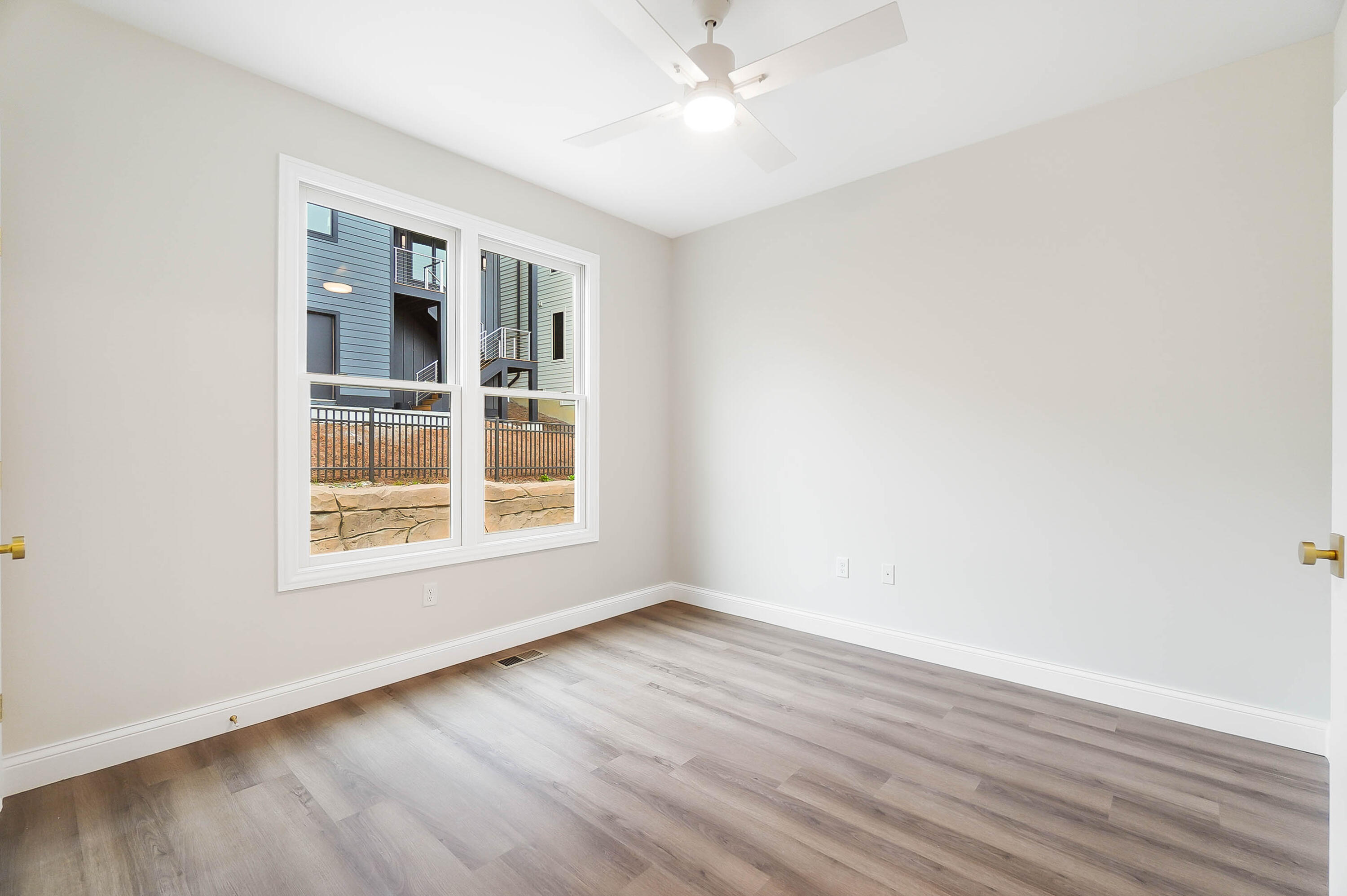 Newport, Kentucky, 41071, United States, 3 Bedrooms Bedrooms, ,4 BathroomsBathrooms,Residential,For Sale,1786326