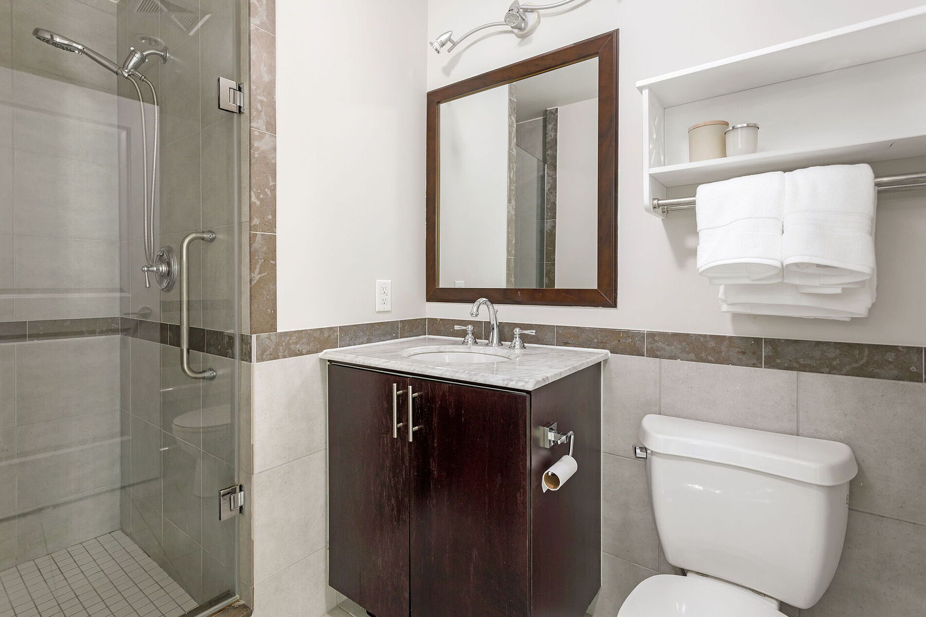  Spacious and Bright Condo - 物件實景