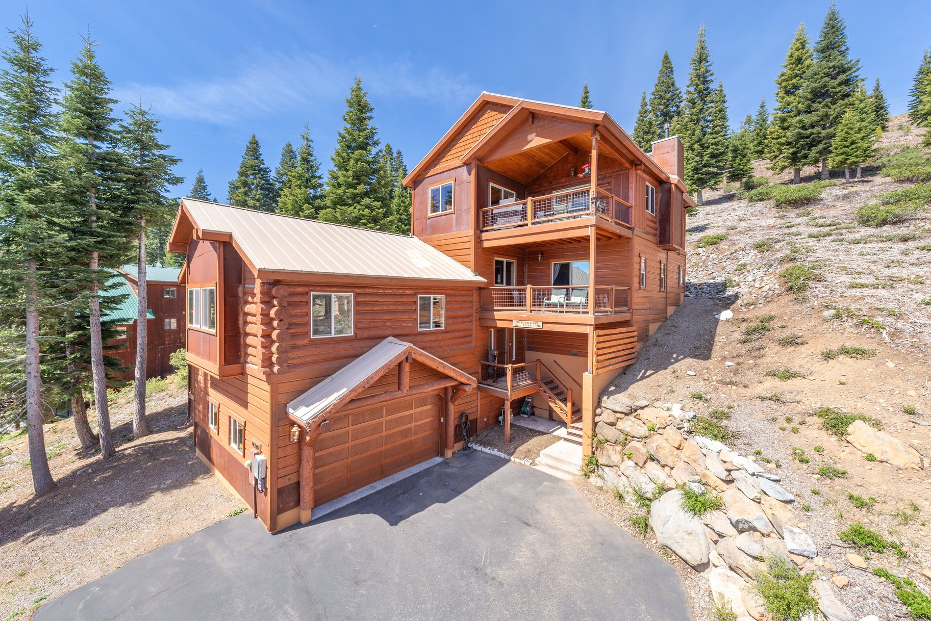  Beautiful Log Home with Carson Range Views from Every Floor - 物件實景