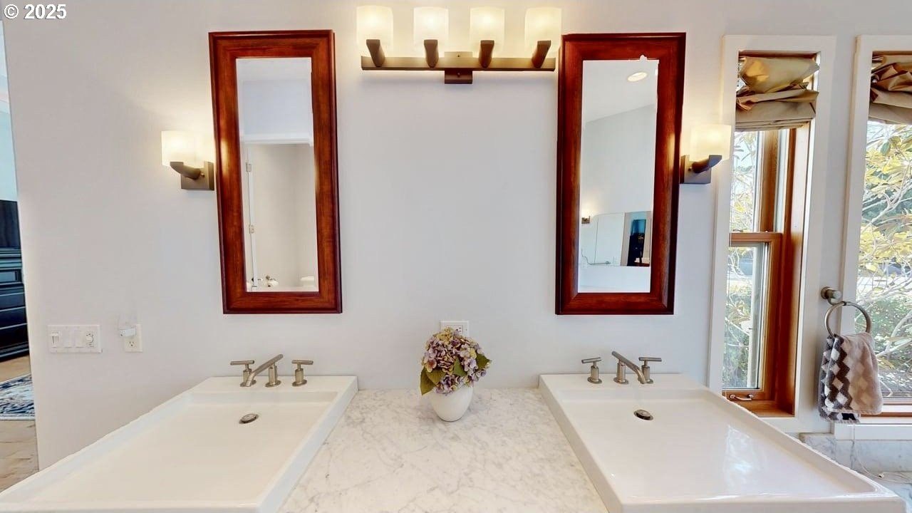 Gold Beach, Oregon, 97444, United States, 3 Bedrooms Bedrooms, ,5 BathroomsBathrooms,Residential,For Sale,1974377