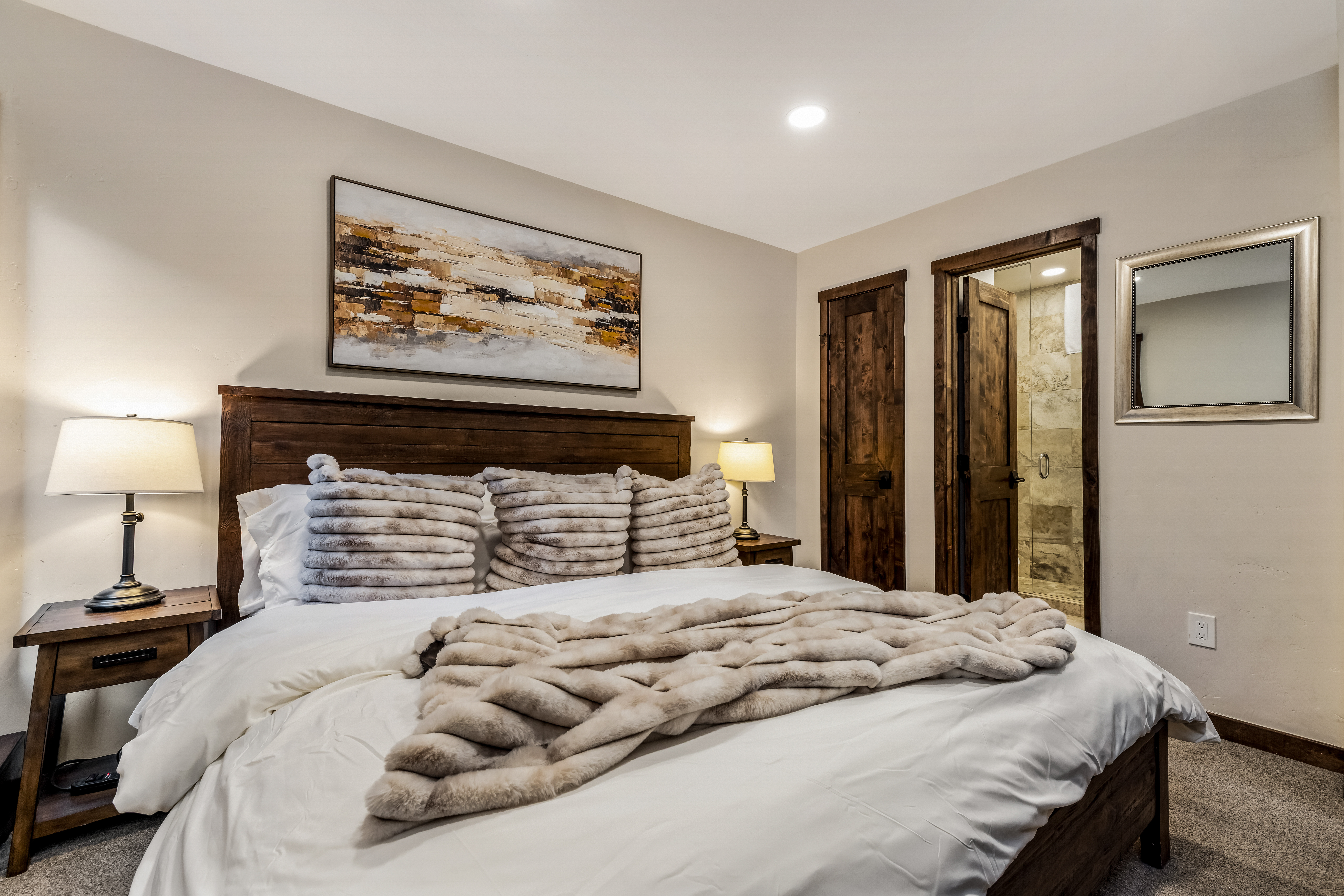  Turnkey, Beautifully Renovated, Single Fourth-Floor View of the Ski Slopes - 物件實景