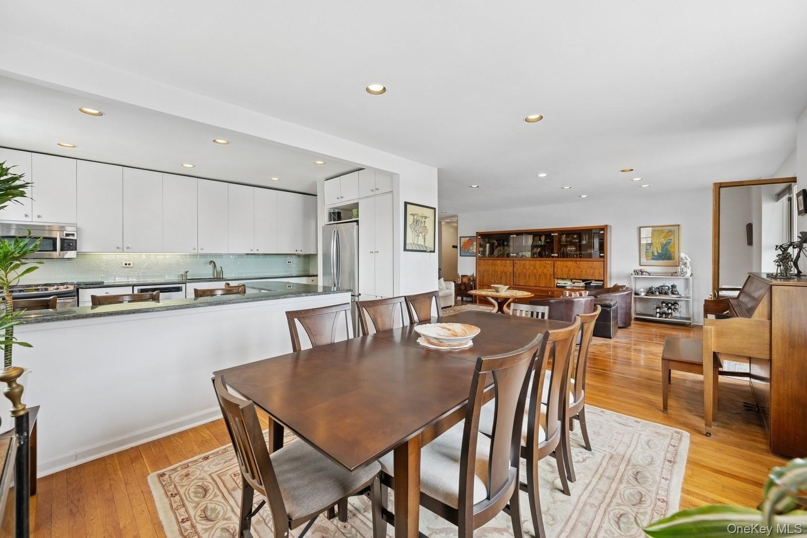 Beechhurst, New York, 11357, United States, 3 Bedrooms Bedrooms, ,2 BathroomsBathrooms,Residential,For Sale,1980845