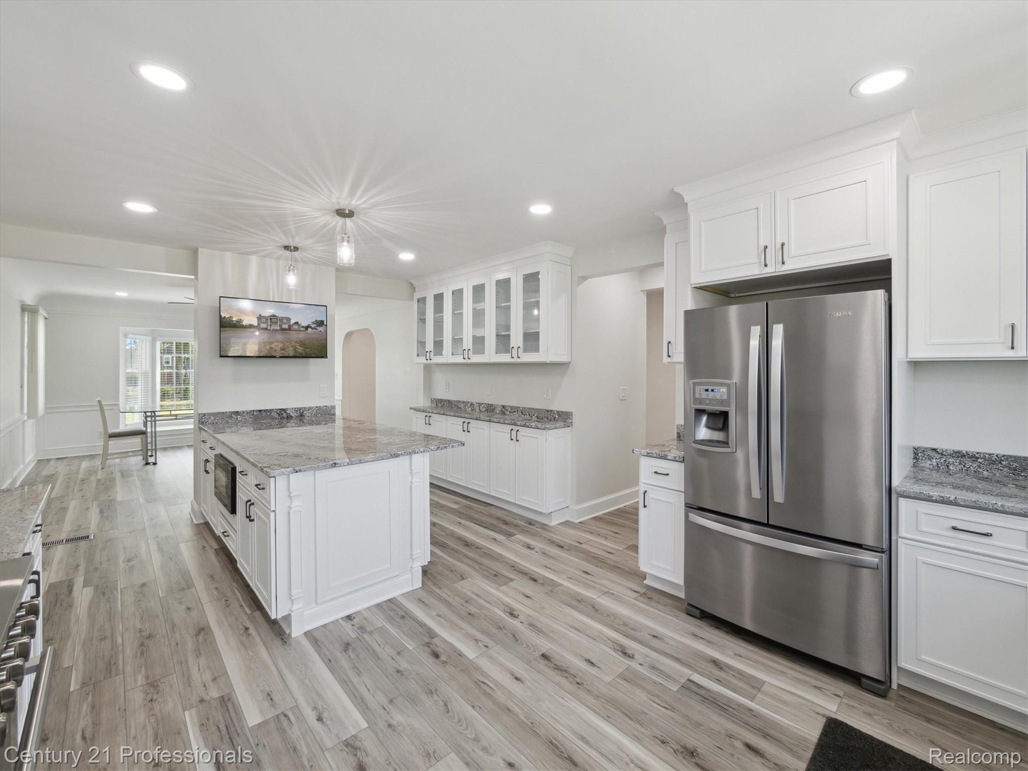 FarmingtonHills, Michigan, 48167, United States, 4 Bedrooms Bedrooms, ,4 BathroomsBathrooms,Residential,For Sale,1895323