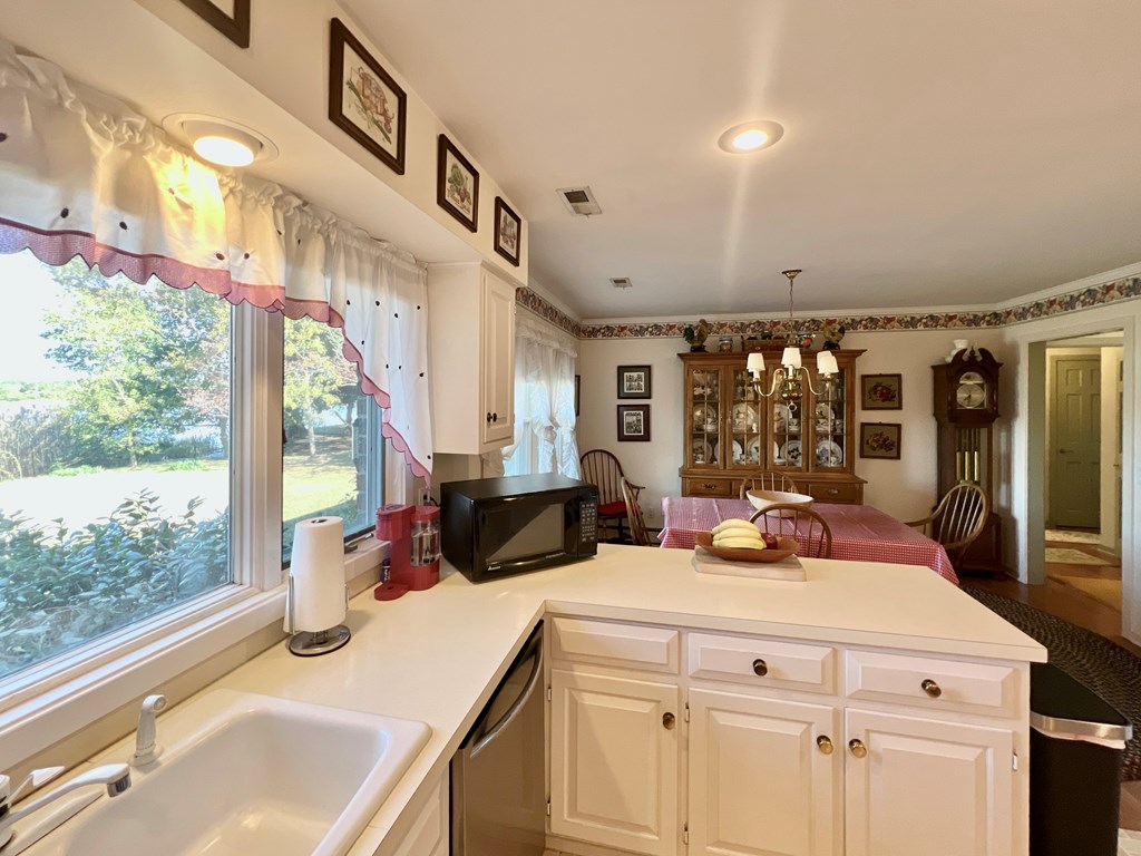 Onancock, Virginia, 23417, United States, 2 Bedrooms Bedrooms, ,2 BathroomsBathrooms,Residential,For Sale,1971701