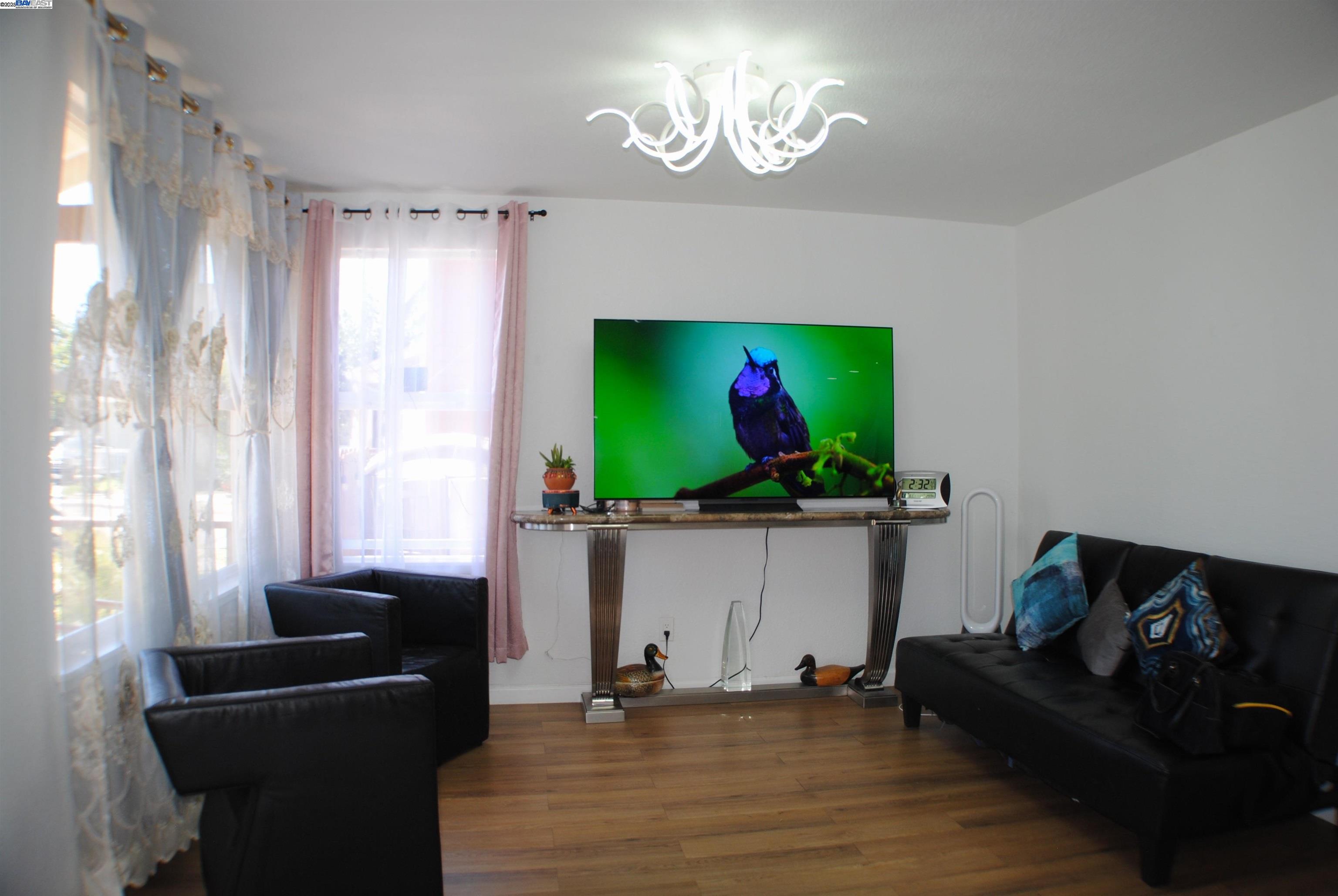 Oakland, California, 94603, United States, 3 Bedrooms Bedrooms, ,2 BathroomsBathrooms,Residential,For Sale,1991687