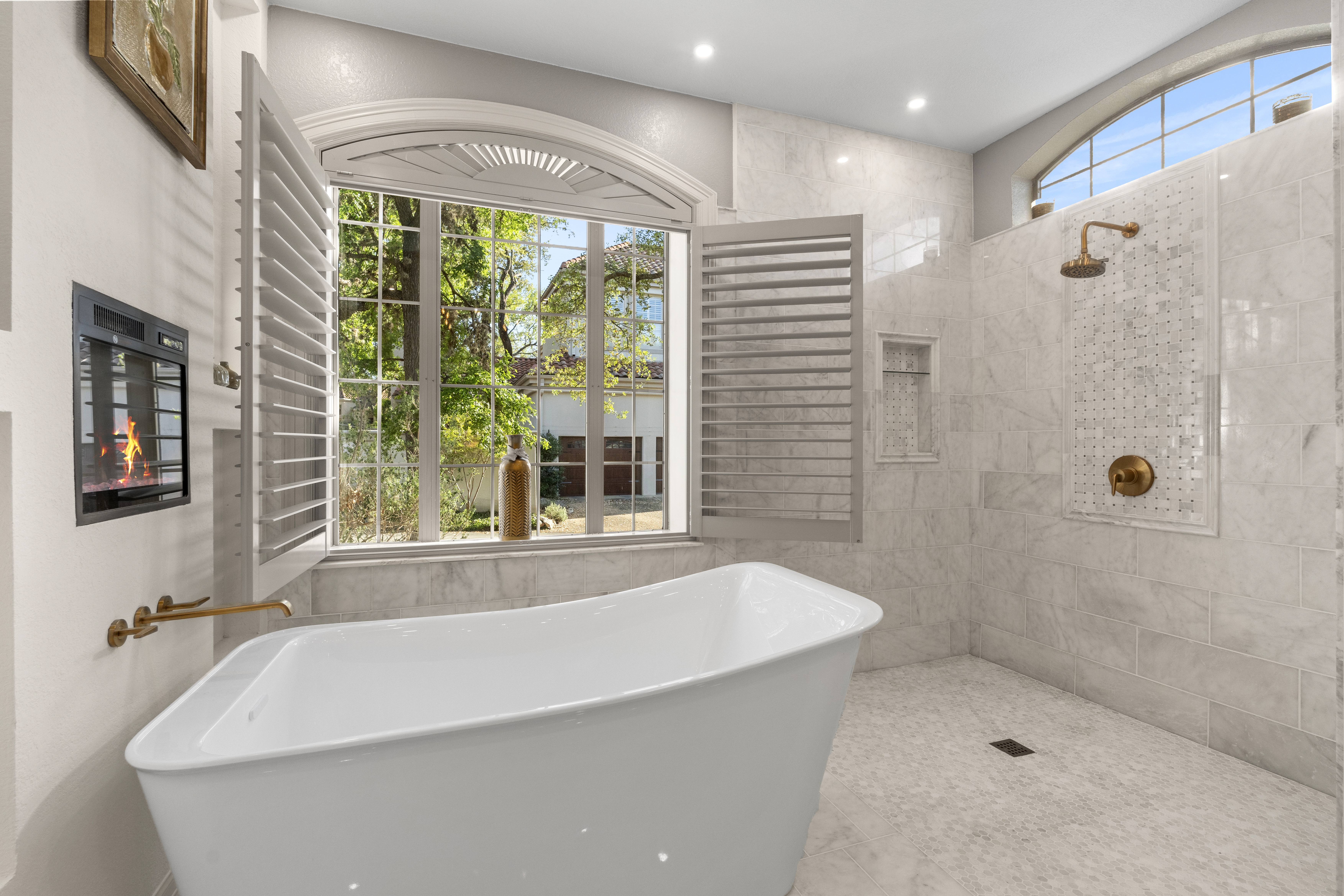  Updated Home with Captivating Interior Features - 物件實景