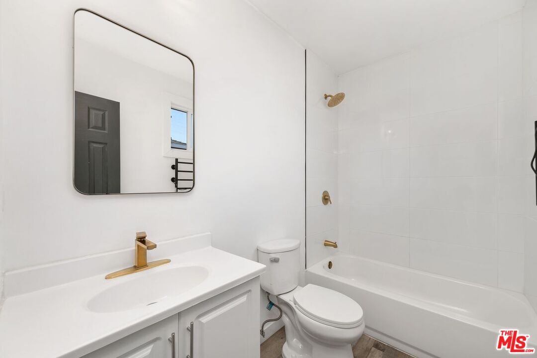 Los Angeles, California, 90059, United States, 2 Bedrooms Bedrooms, ,1 BathroomBathrooms,Residential,For Sale,1847289