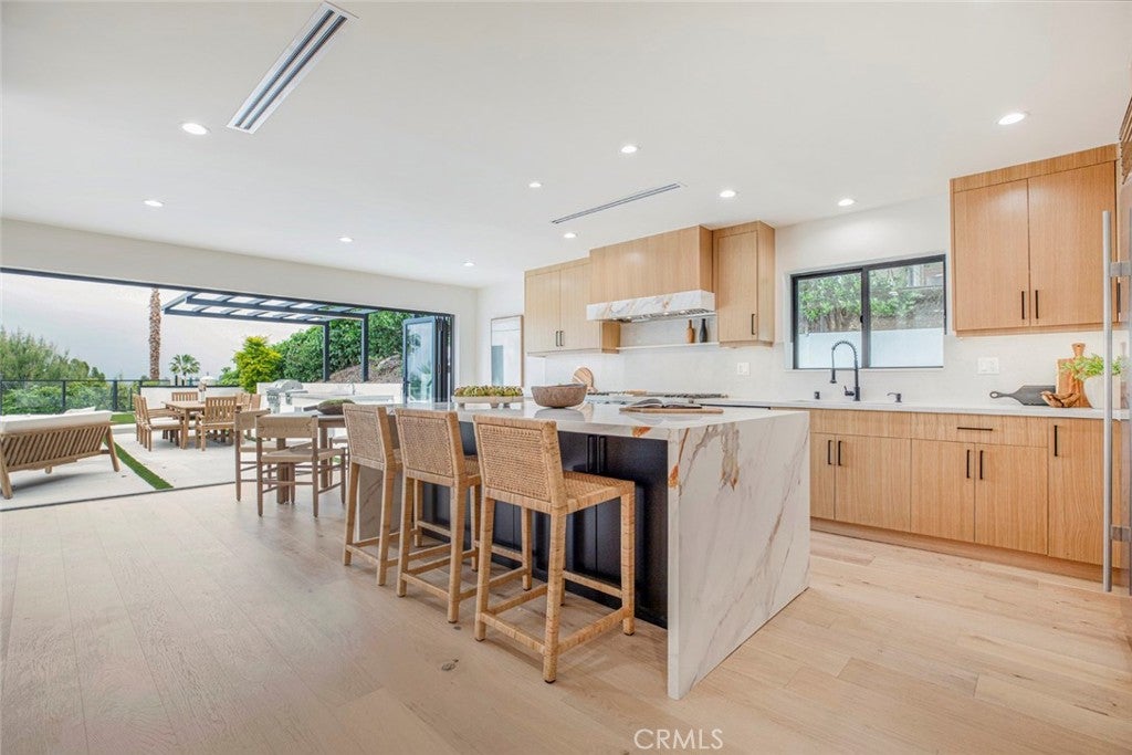 Encino, California, 91316, United States, 6 Bedrooms Bedrooms, ,5 BathroomsBathrooms,Residential,For Sale,1938851