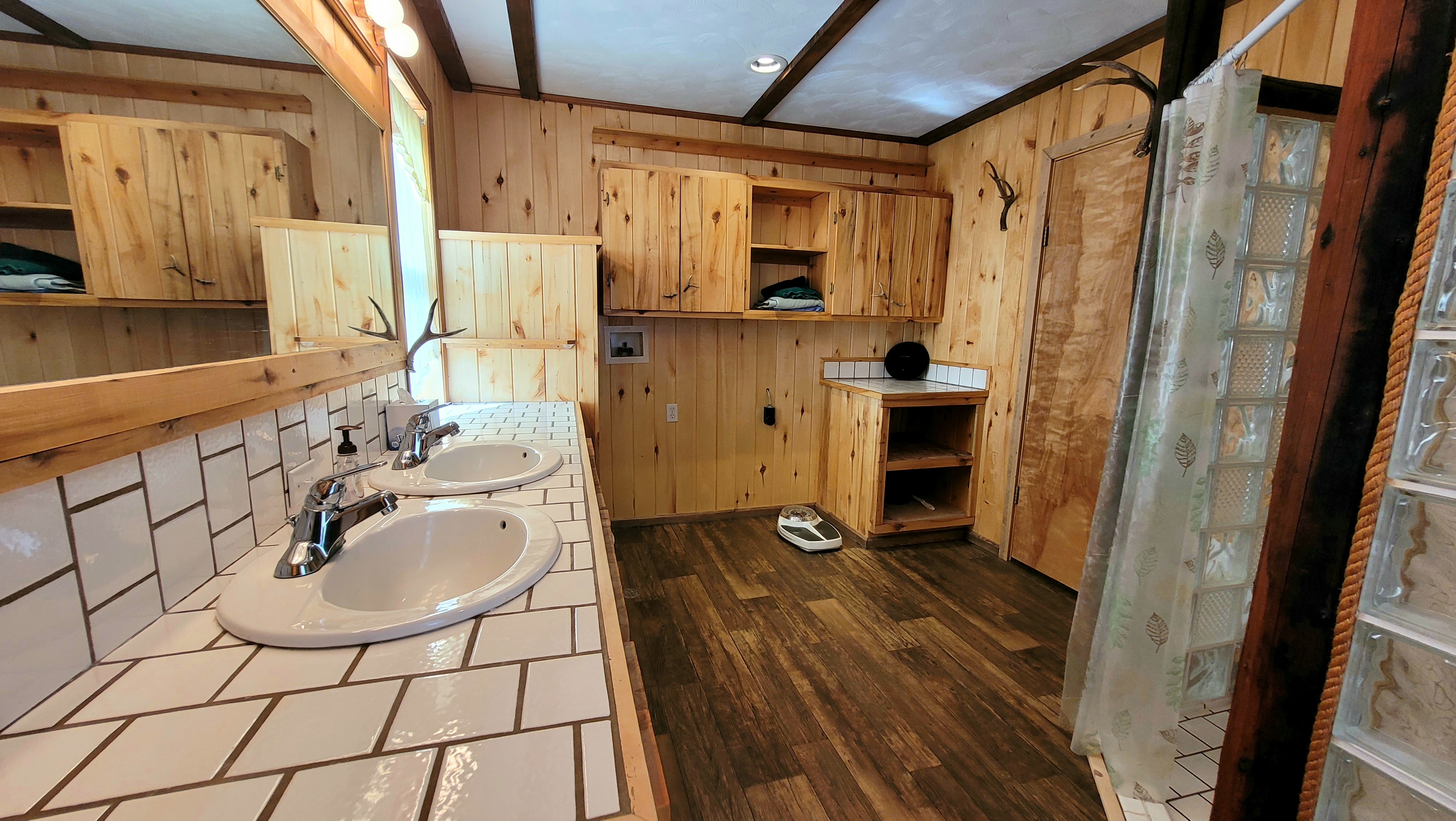 Dillon, Montana, 59725, United States, 3 Bedrooms Bedrooms, ,2 BathroomsBathrooms,Residential,For Sale,1944810