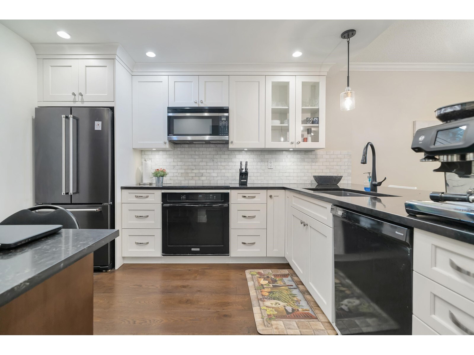SURREY, British Columbia, V4A 9T5, CA, 2 Bedrooms Bedrooms, ,2 BathroomsBathrooms,Residential,For Sale,1950918