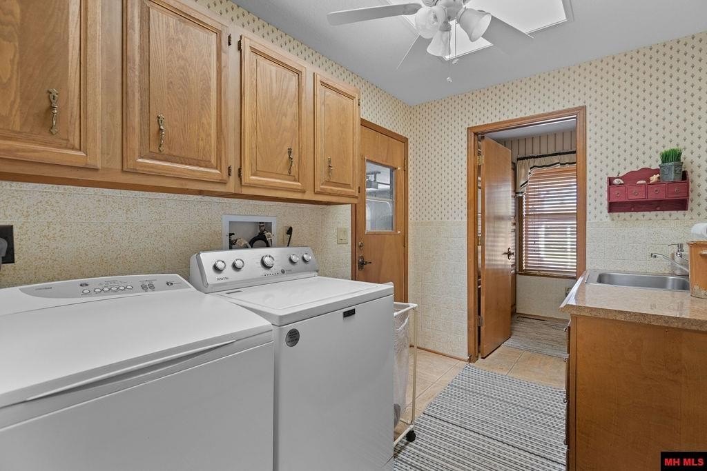 Mountain Home, Arkansas, 72653, United States, 3 Bedrooms Bedrooms, ,4 BathroomsBathrooms,Residential,For Sale,2036578