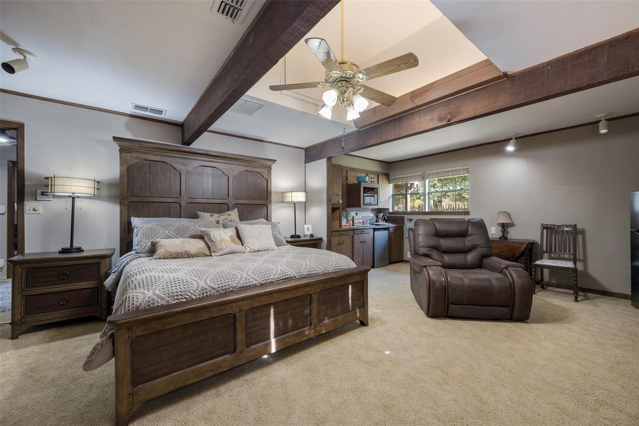 Quitman, Texas, 75783, United States, 5 Bedrooms Bedrooms, ,2 BathroomsBathrooms,Residential,For Sale,1723436