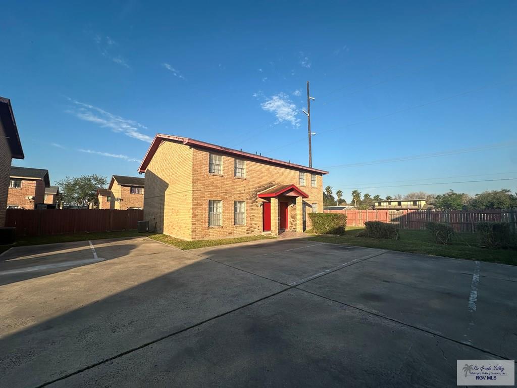Brownsville, Texas, 78521, United States, 12 Bedrooms Bedrooms, ,4 BathroomsBathrooms,Residential,For Sale,1723212