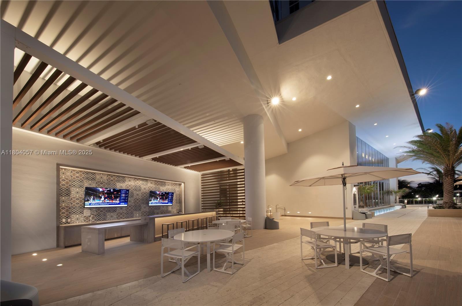 North Miami Beach, Florida, 33160, United States, 2 Bedrooms Bedrooms, ,2 BathroomsBathrooms,Residential,For Sale,1826638