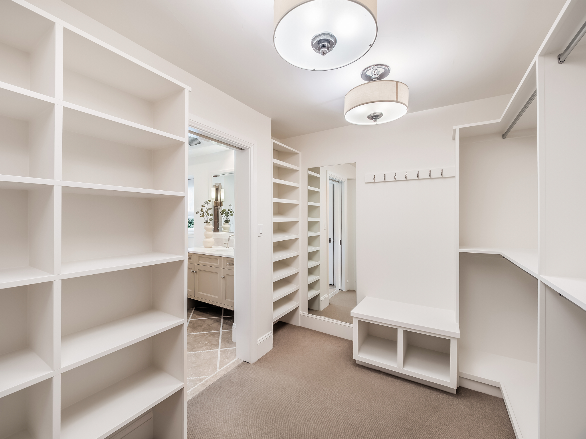  Beautifully Reimagined Custom Home - 物件實景