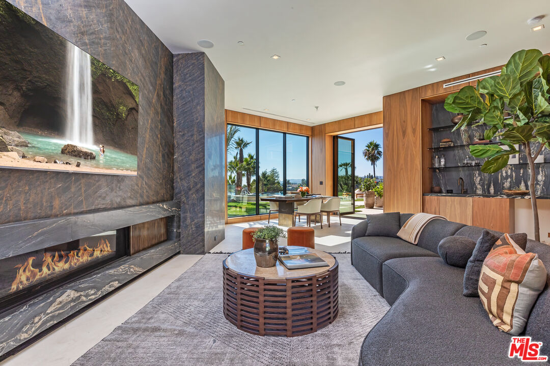 Beverly Hills, California, 90210, United States, 7 Bedrooms Bedrooms, ,11 BathroomsBathrooms,Residential,For Sale,1712391
