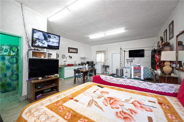 Los Angeles, California, 90044, United States, 2 Bedrooms Bedrooms, ,Residential,For Sale,1869360