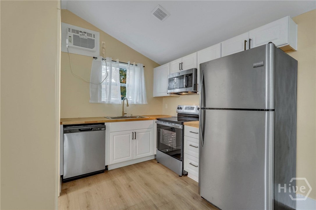 Savannah, Georgia, 31405, United States, 3 Bedrooms Bedrooms, ,3 BathroomsBathrooms,Residential,For Sale,1989638