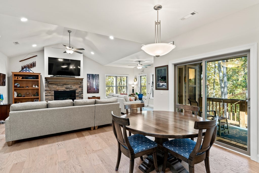 Ellijay, Georgia, 30536, United States, 3 Bedrooms Bedrooms, ,2 BathroomsBathrooms,Residential,For Sale,1987924