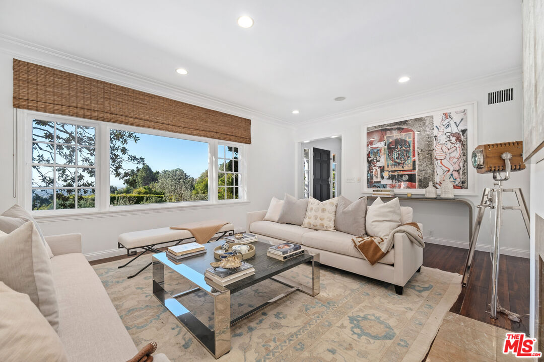 Los Angeles, California, 90069, United States, 4 Bedrooms Bedrooms, ,2 BathroomsBathrooms,Residential,For Sale,1700120