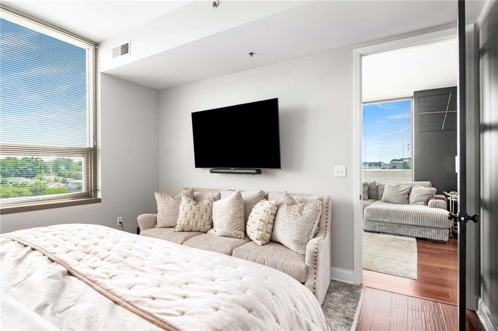 Atlanta, Georgia, 30363, United States, 2 Bedrooms Bedrooms, ,3 BathroomsBathrooms,Residential,For Sale,1949376