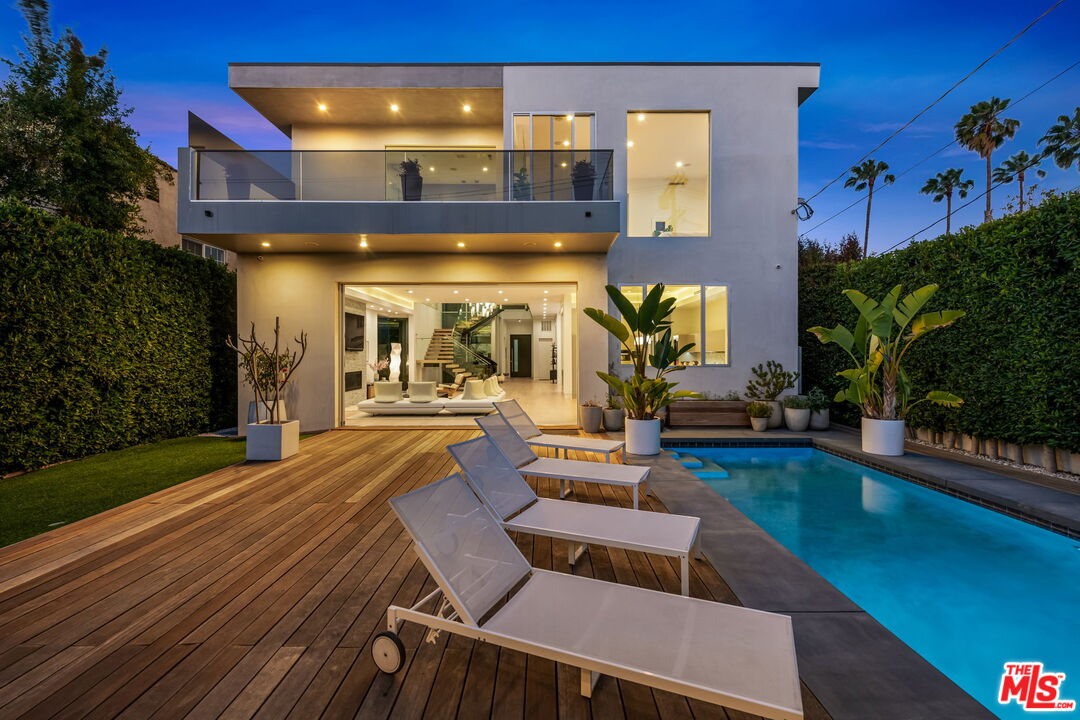 Los Angeles, California, 90046, United States, 5 Bedrooms Bedrooms, ,2 BathroomsBathrooms,Residential,For Sale,1829471