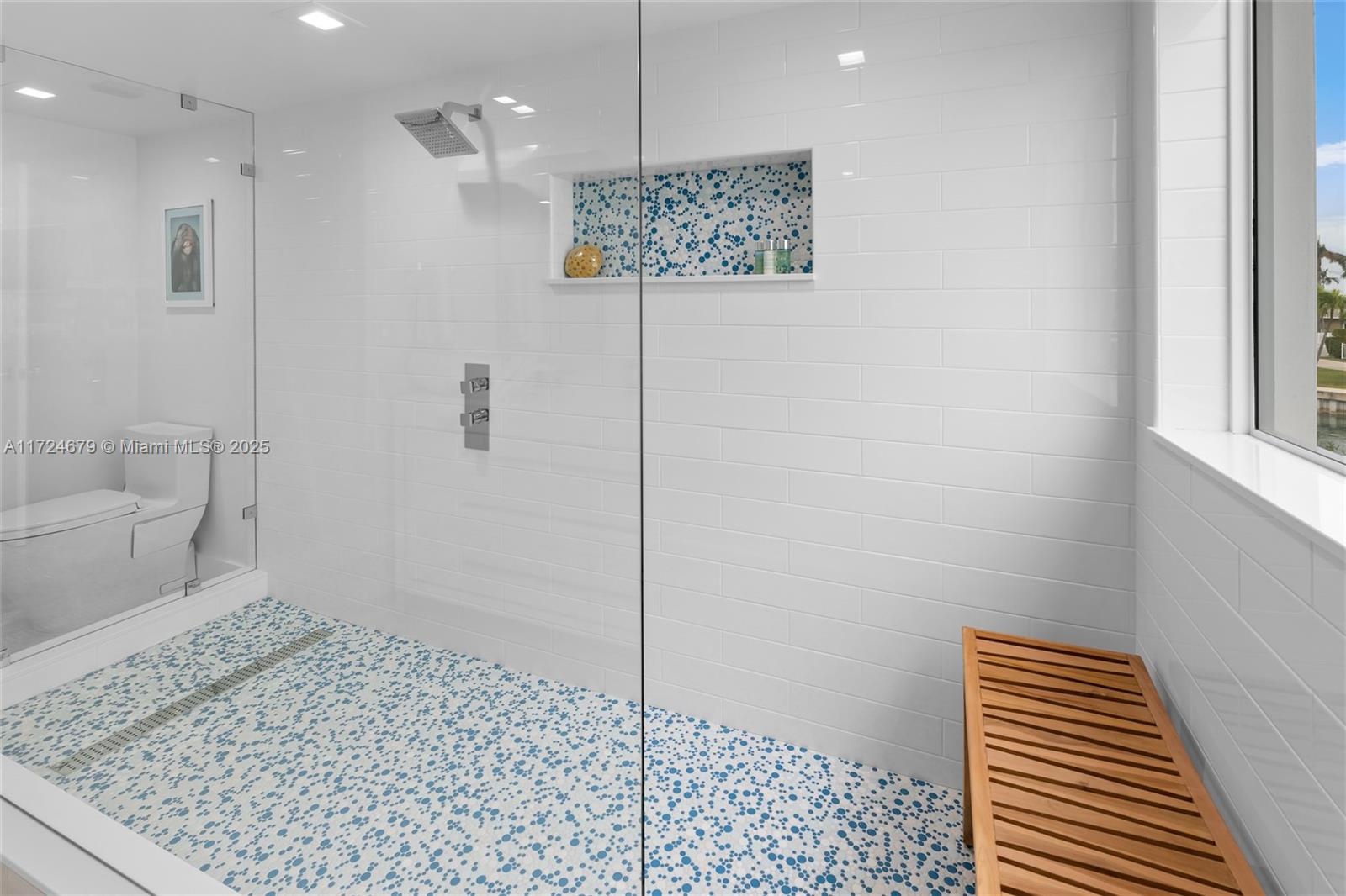 Islamorada, Florida, 33036, United States, 6 Bedrooms Bedrooms, ,4 BathroomsBathrooms,Residential,For Sale,1932543