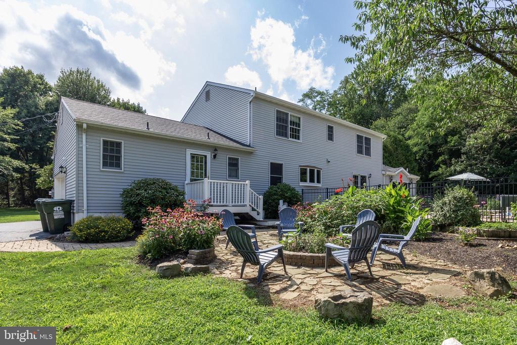 Cream Ridge, New Jersey, 08514, United States, 4 Bedrooms Bedrooms, ,3 BathroomsBathrooms,Residential,For Sale,1902972