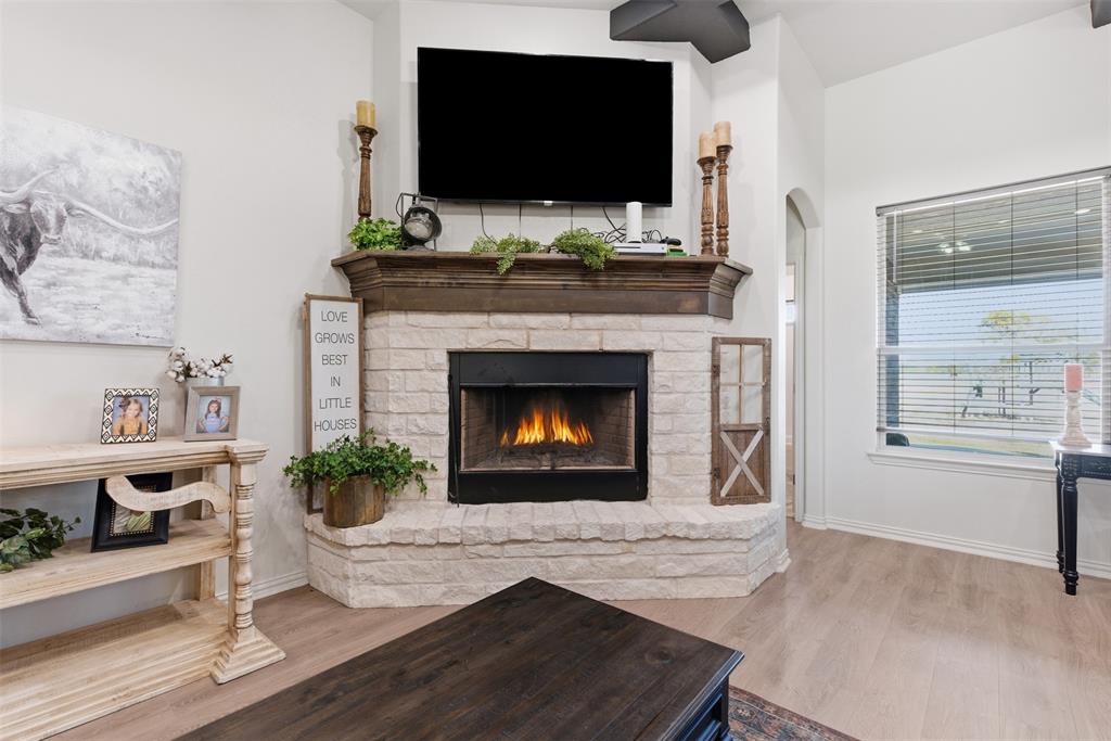 Grandview, Texas, 76050, United States, 4 Bedrooms Bedrooms, ,3 BathroomsBathrooms,Residential,For Sale,1991534