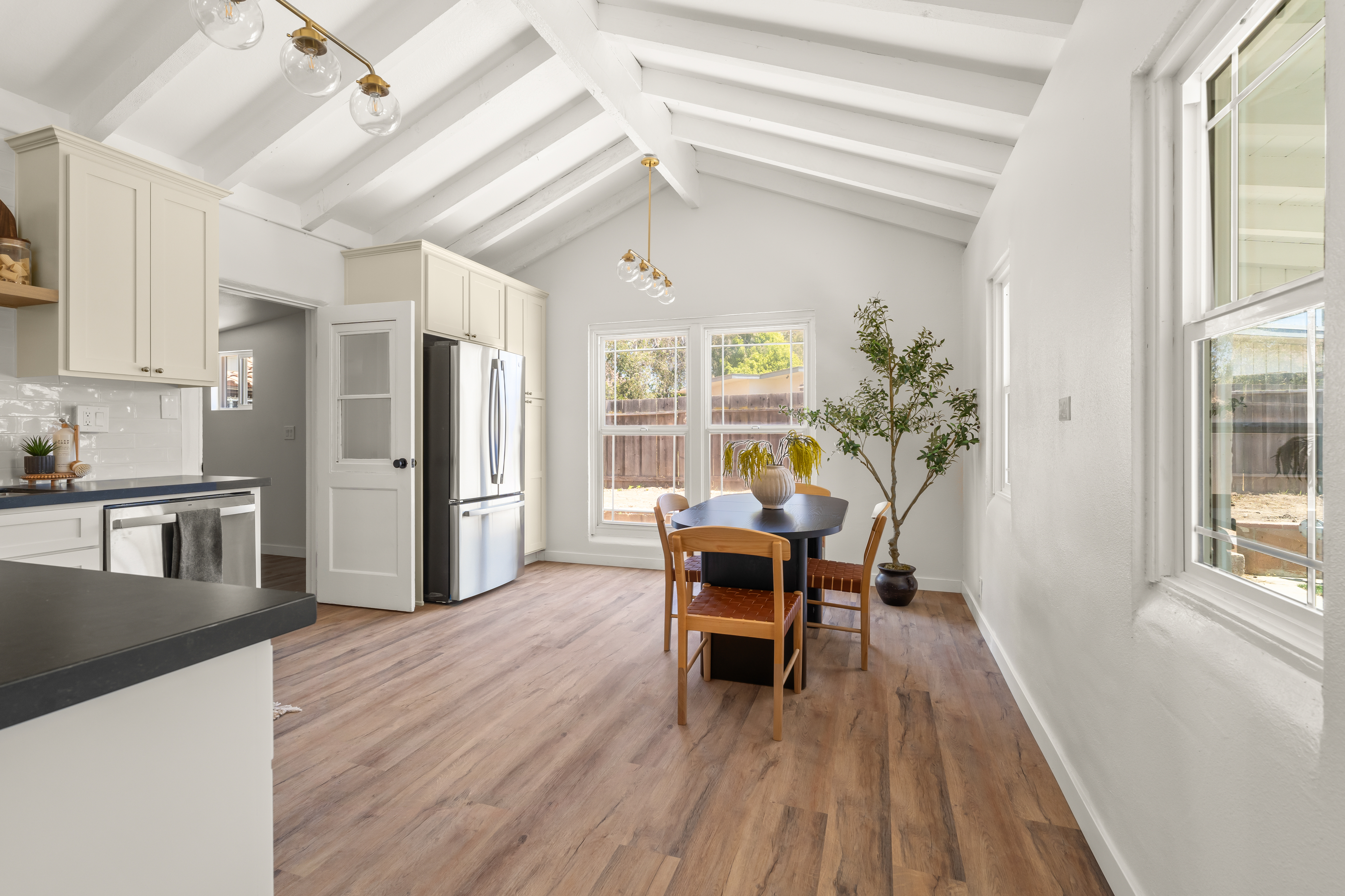  790 South Saticoy Avenue, Ventura, CA 93004 - 物件實景